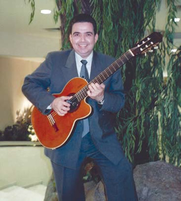 Un cantor romántico sinaloense. Efraín Montoya