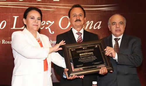 FAUSTINO LÓPEZ OSUNA RECIBIÓ EL PREMIO SINALOA DE LAS ARTES 2012