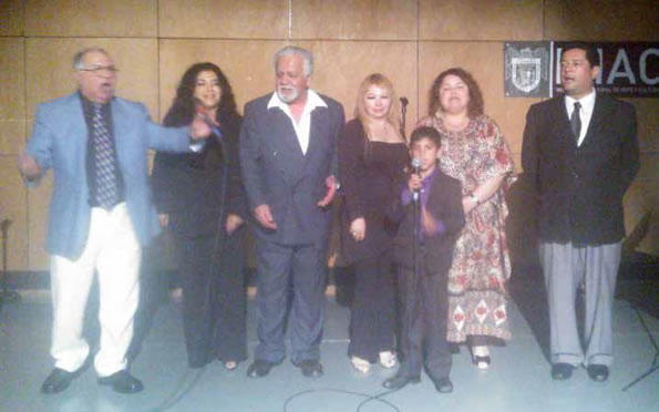 Con canto y poesía celebraron el día de las madres en Café literario de Tijuana