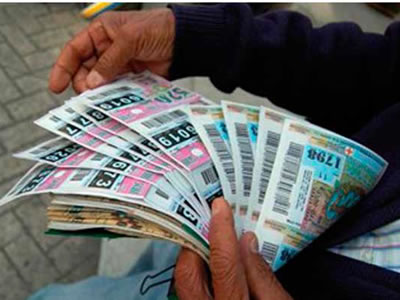 EL VENDEDOR DE LOTERÍA