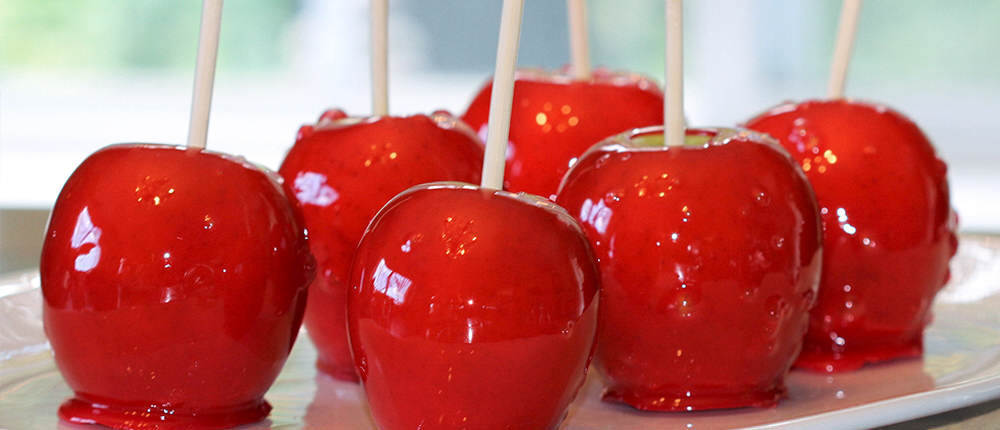 MARIA ELENA VILLA “LA MAYA Y SUS MANZANAS ACARAMELADAS”