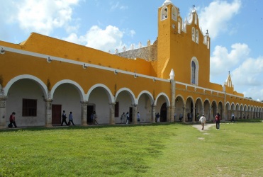 IZAMAL, LA CIUDAD AMARILLA